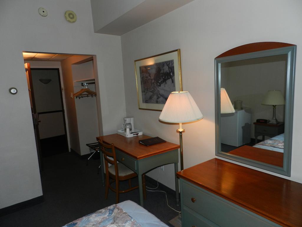 L'Auberge De L'Aeroport Inn Дорваль Номер фото